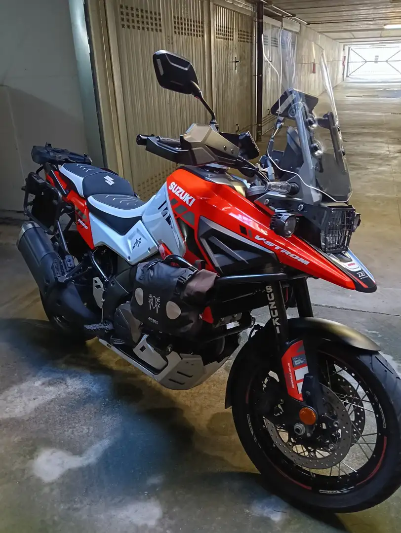 Suzuki V-Strom 1050 Rosso - 1