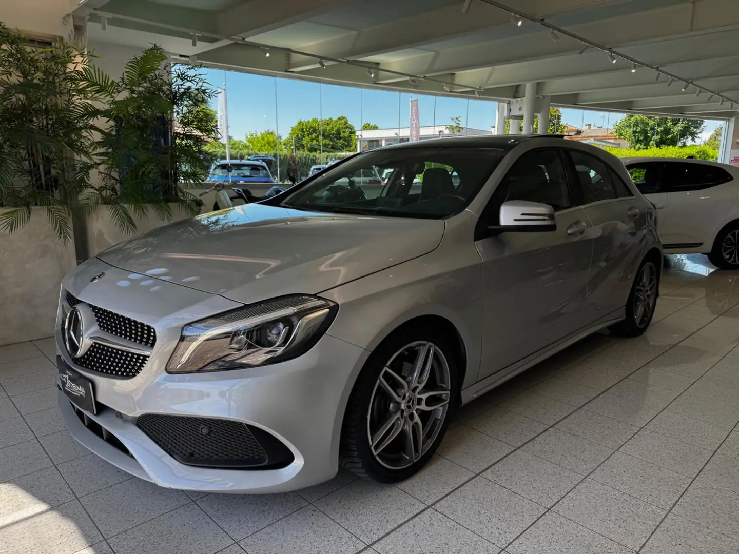 Mercedes-Benz A 180 d Automatic Premium - TETTO - ACC - TELECAMERA Gris - 1
