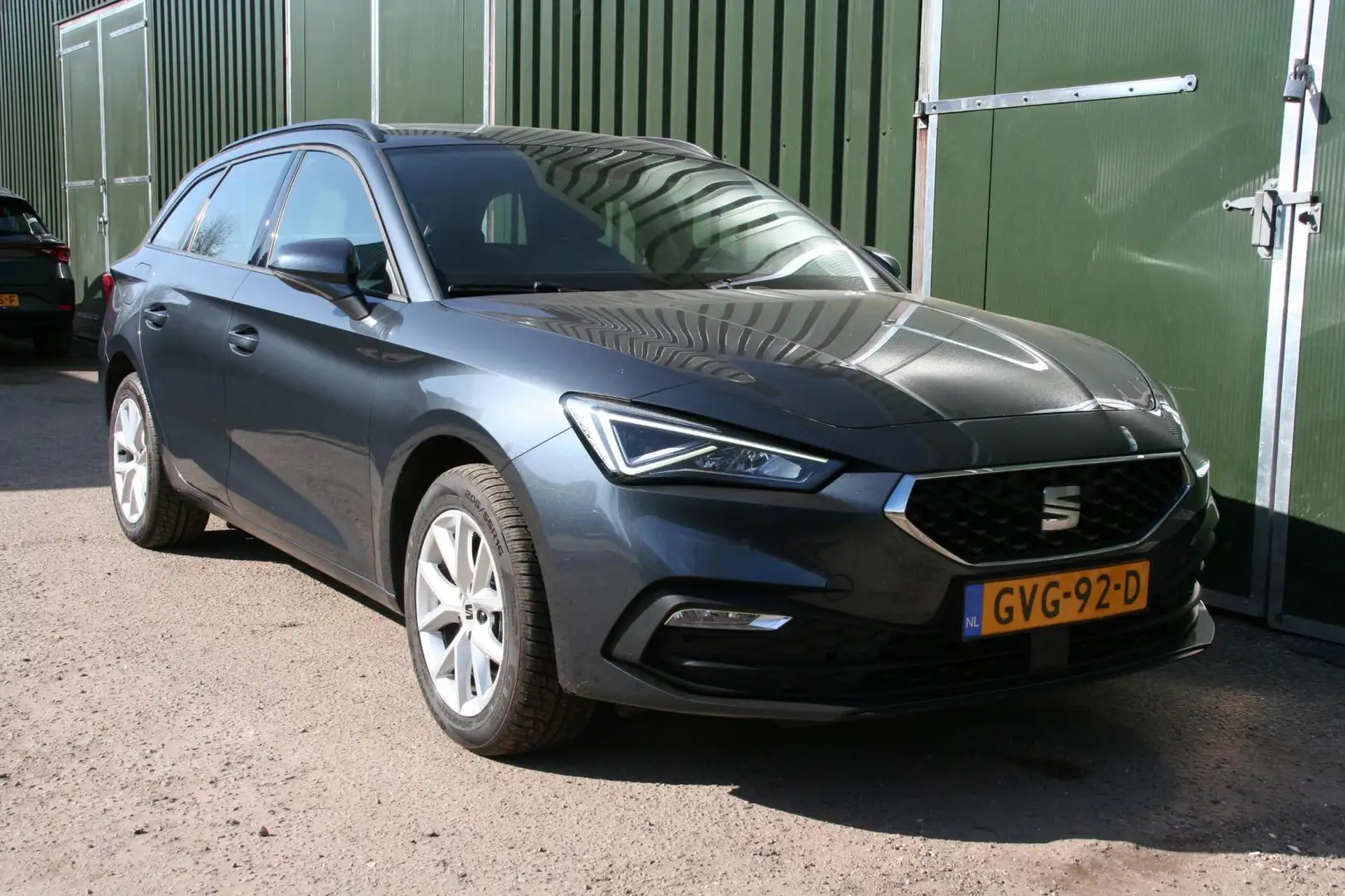 SEAT Leon Sportstourer 1.0 eTSI Style Business Intense AUTOM Grau - 2