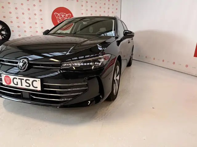 Volkswagen Passat view 4