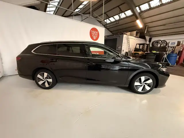 Volkswagen Passat view 9