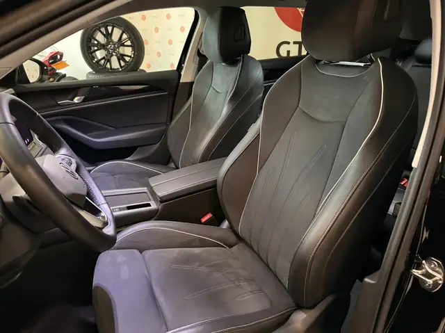 Volkswagen Passat view 15