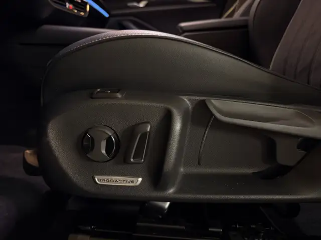 Volkswagen Passat view 14