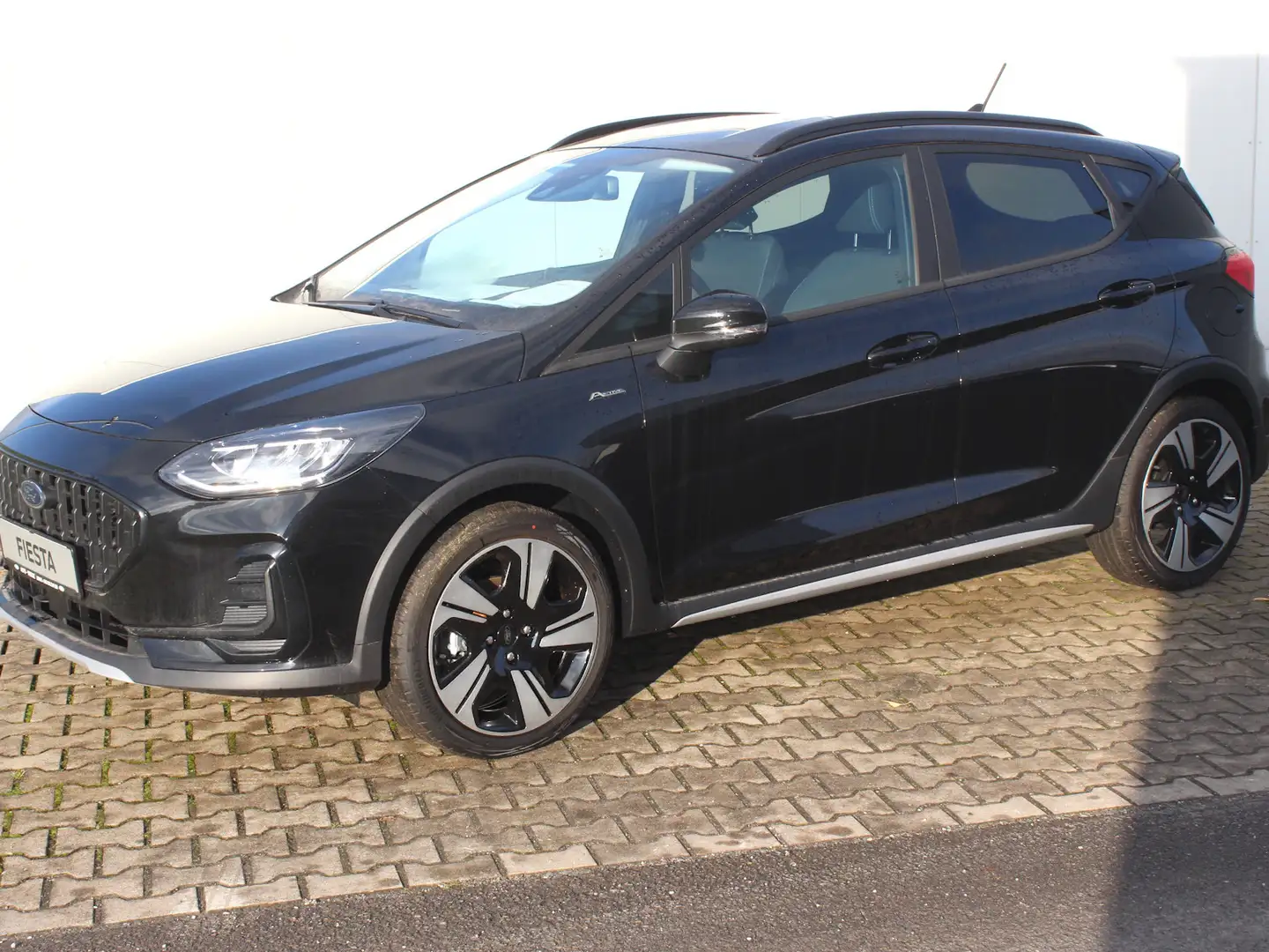 Ford Fiesta Active 1,0 EcoBoost Hybrid Schwarz - 2