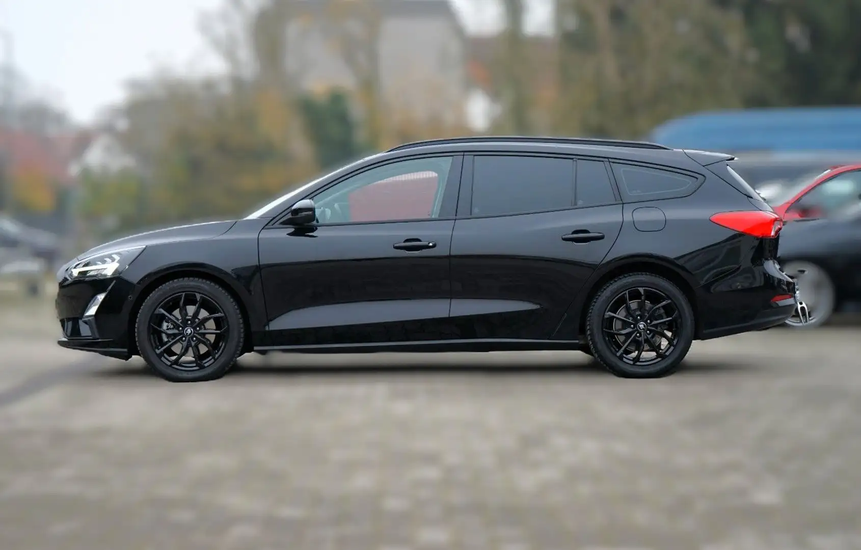 Ford Focus Turnier Cool & Connect 1.HAND/RFK/MFL/LED Schwarz - 2