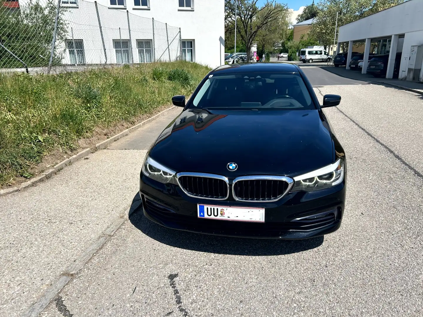 BMW 520 520d xDrive Touring Aut. Schwarz - 2