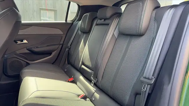 Peugeot 308 view 9