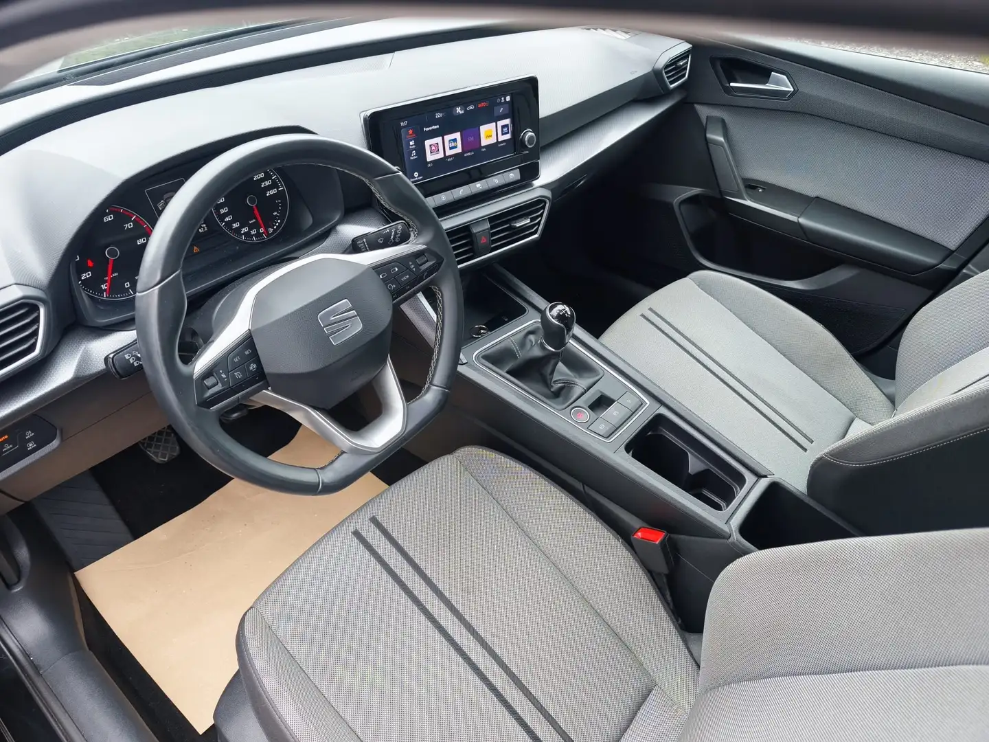 SEAT Leon SP 1,0 TSI Style Schwarz - 2
