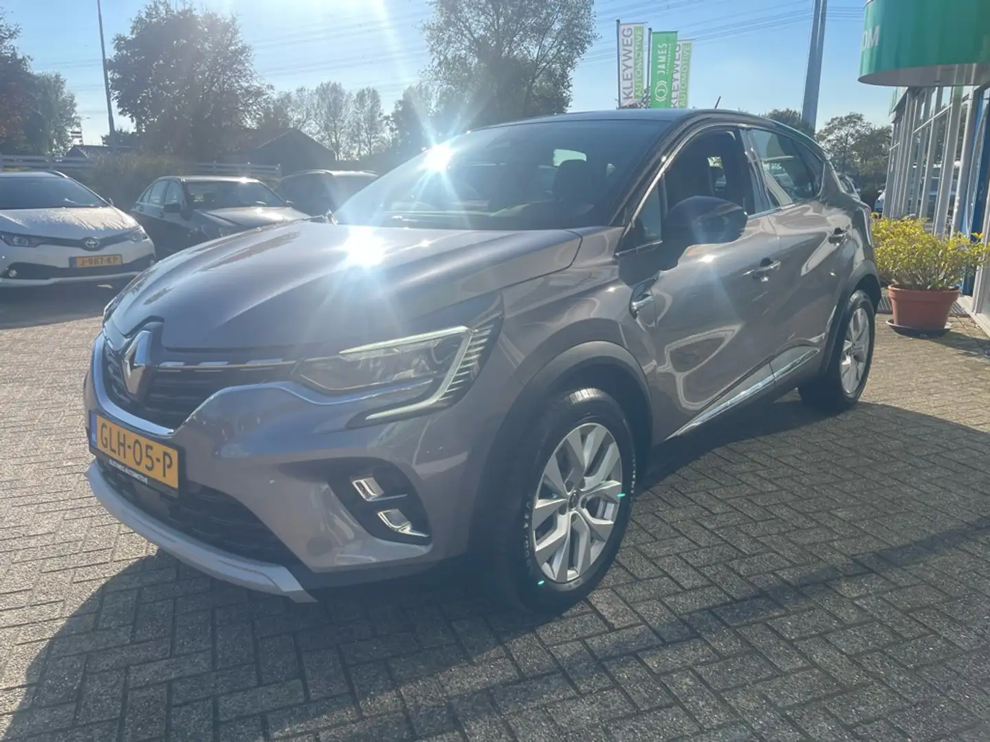 Renault Captur 1.0 TCe Intens, Nav, Stoelverwarming, Carplay Gris - 2