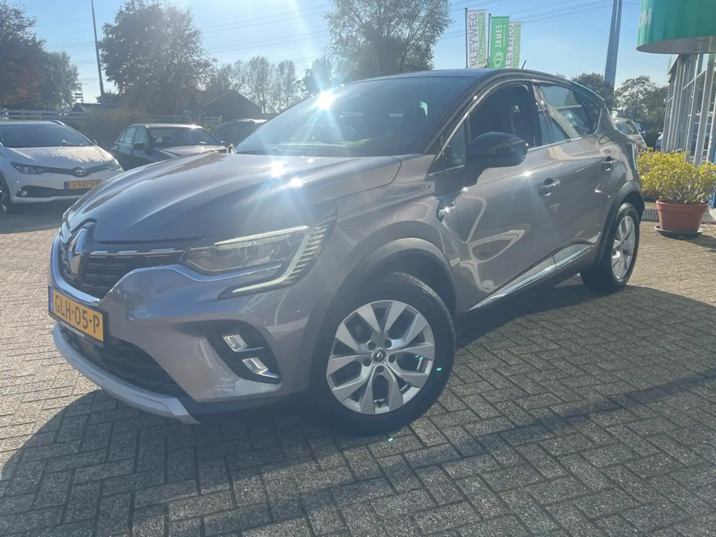Renault Captur 1.0 TCe Intens, Nav, Stoelverwarming, Carplay Gris - 1