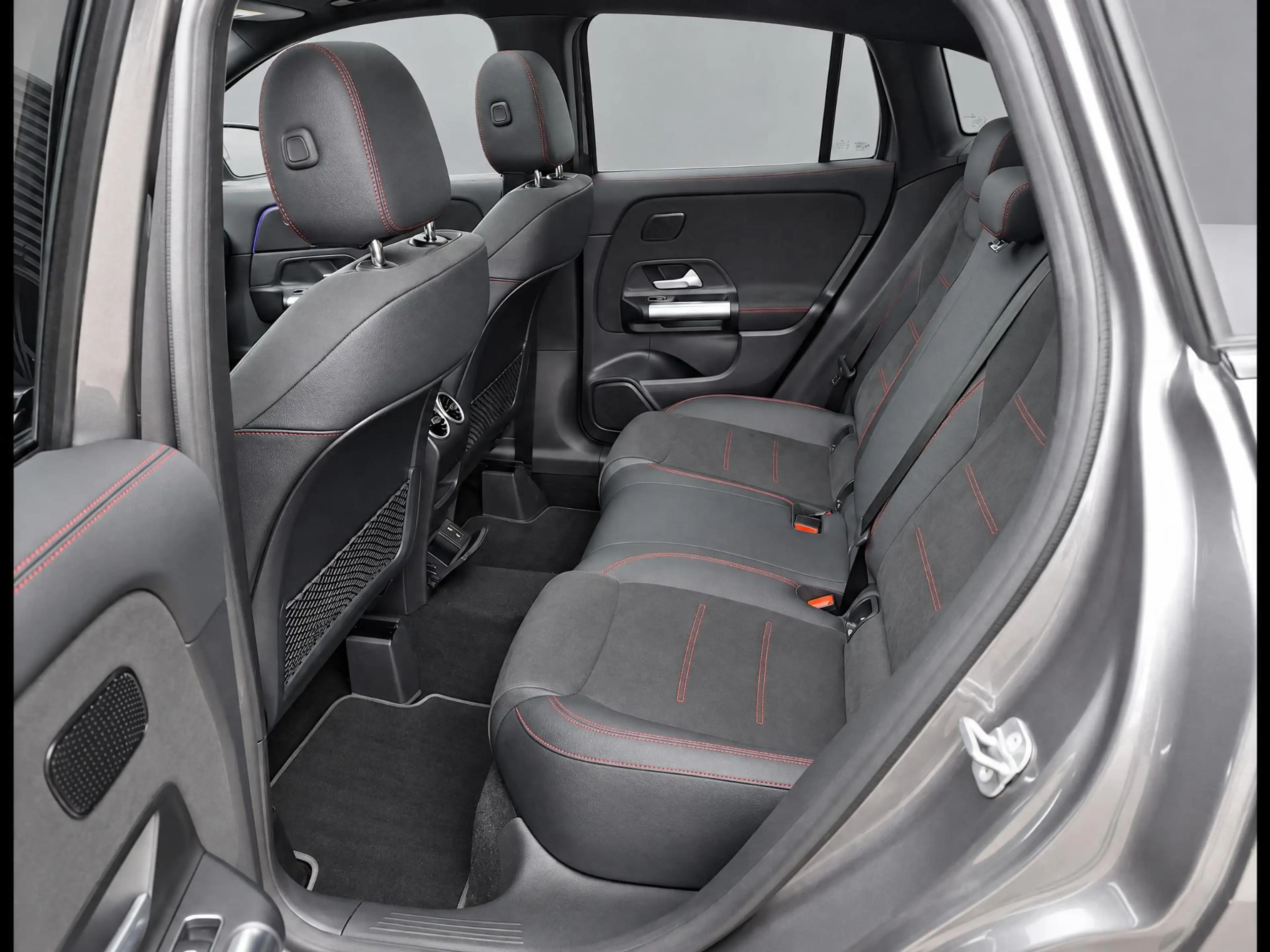 Mercedes-Benz GLA 250 e Business Solution AMG | Panoramadak | Night pakk — photo 7