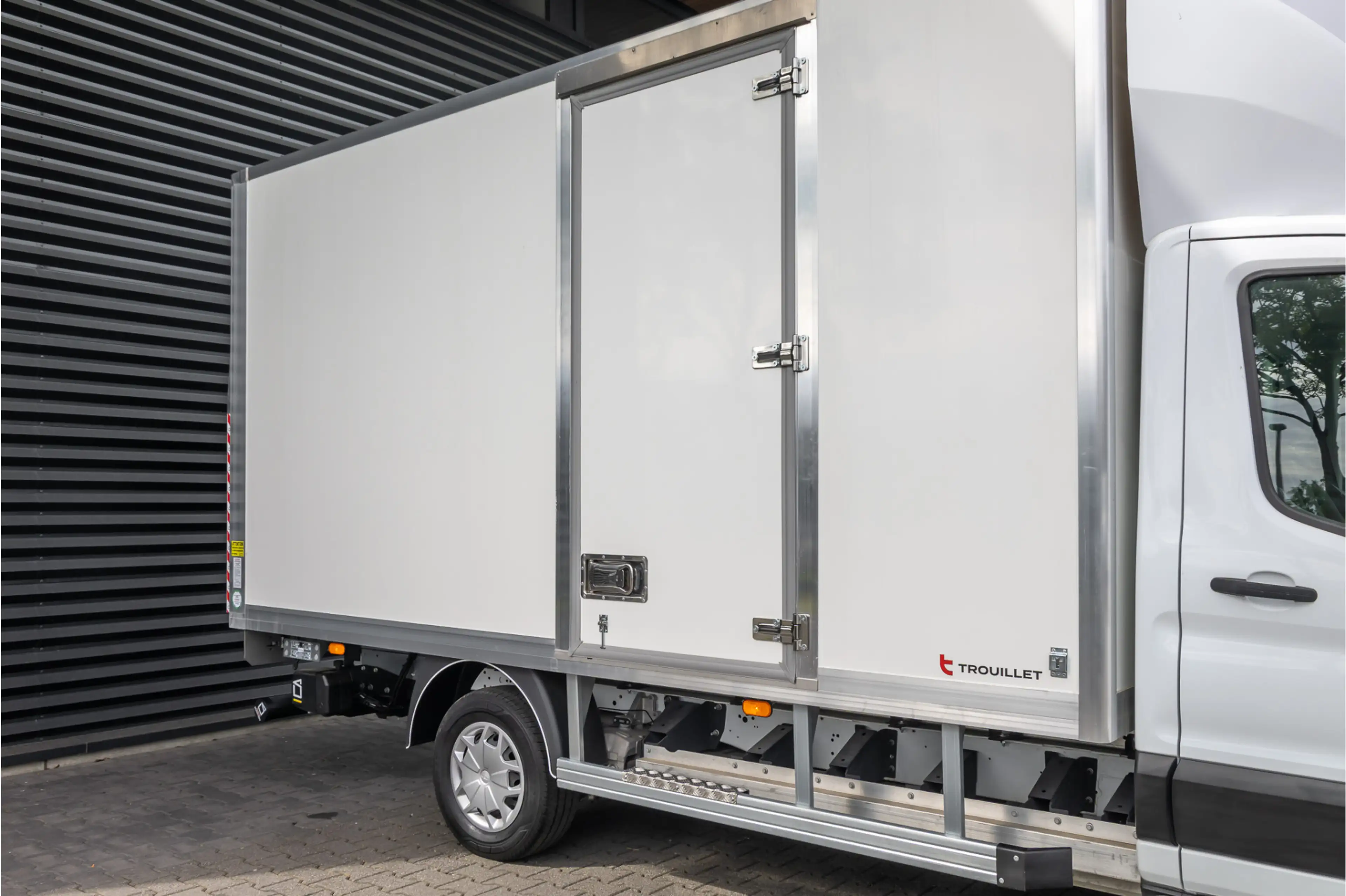 Ford E-Transit Bakwagen met laadklep Rolstops — photo 30