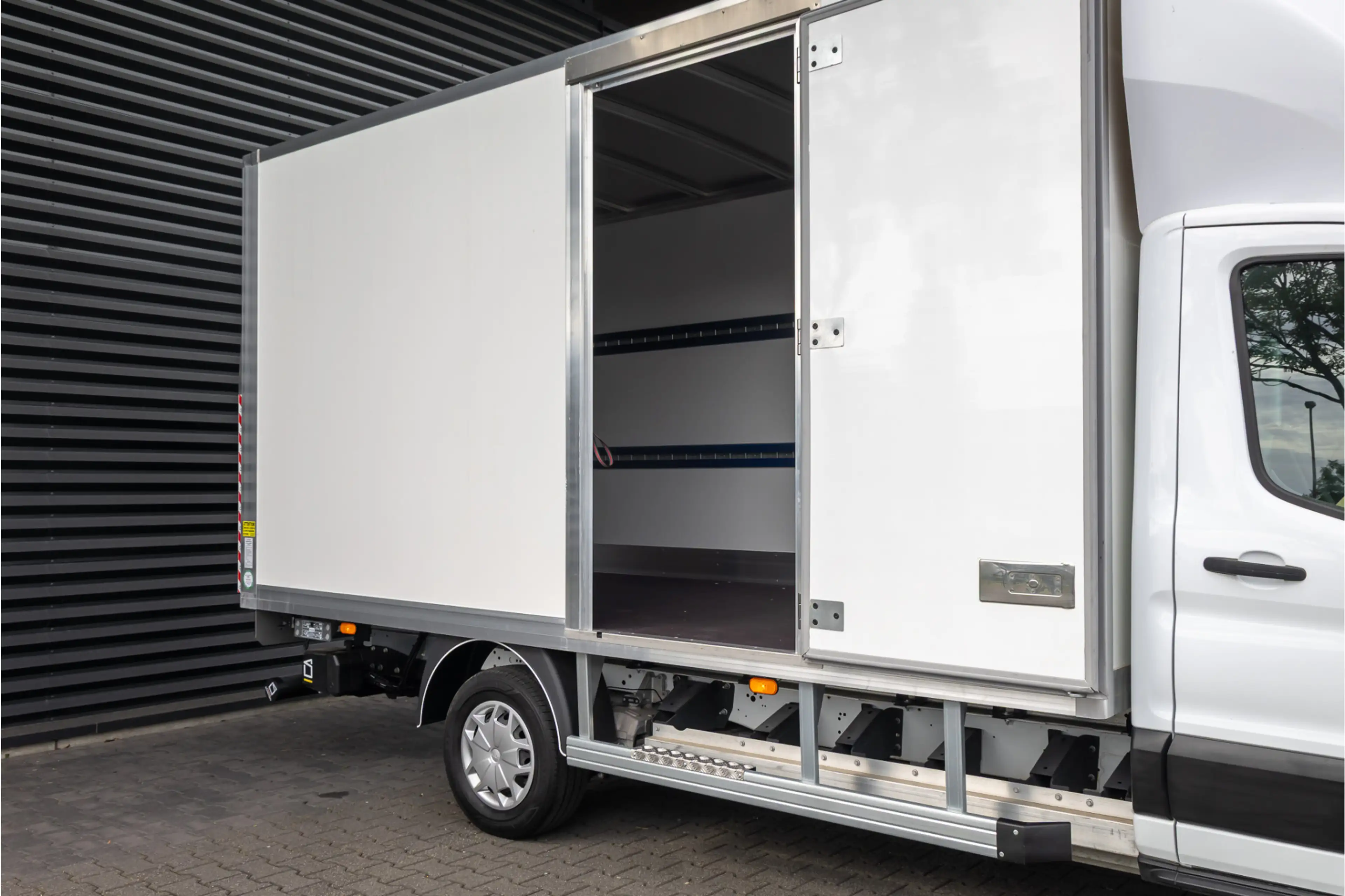 Ford E-Transit Bakwagen met laadklep Rolstops — photo 5