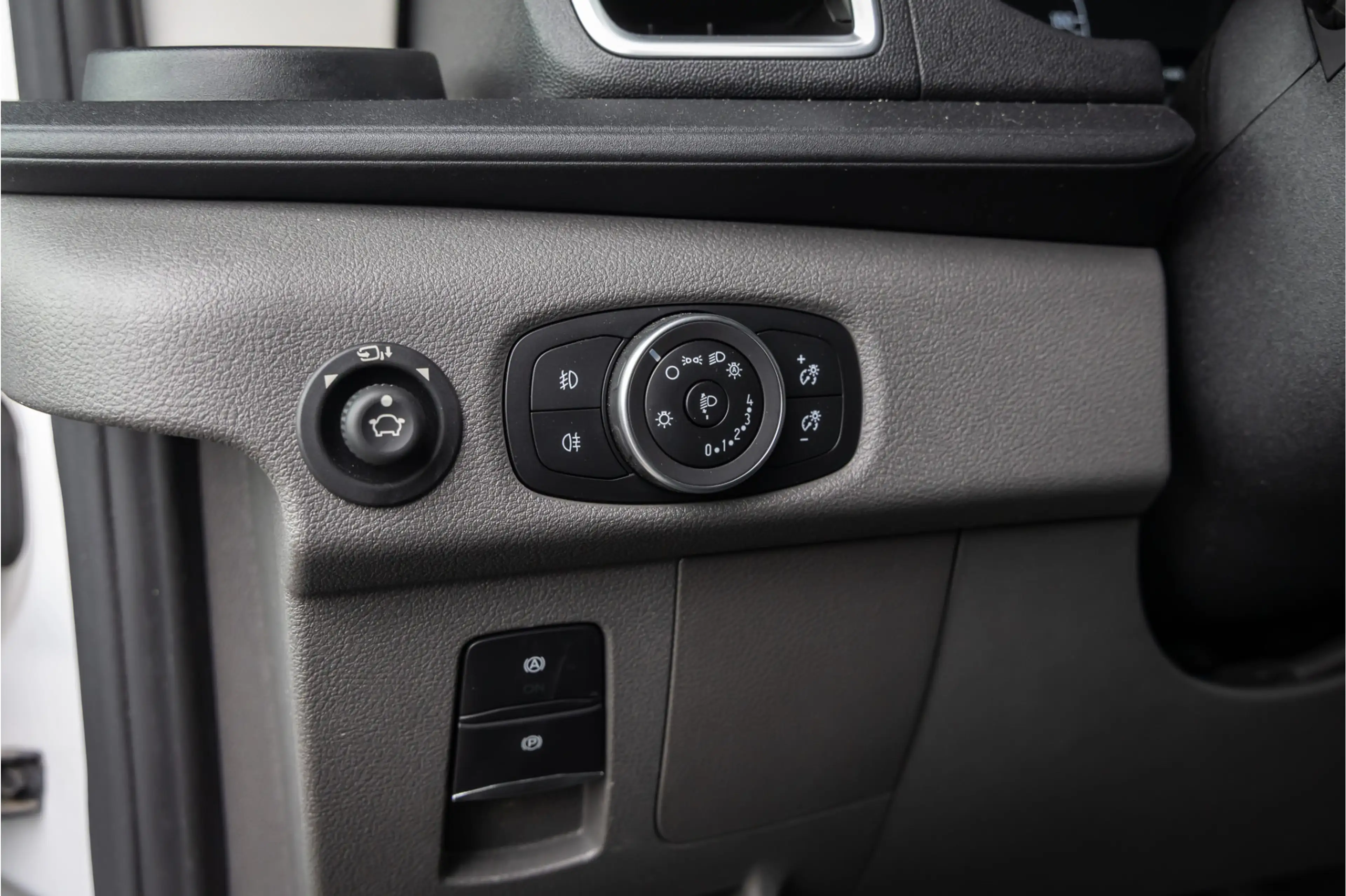 Ford E-Transit Bakwagen met laadklep Rolstops — photo 45