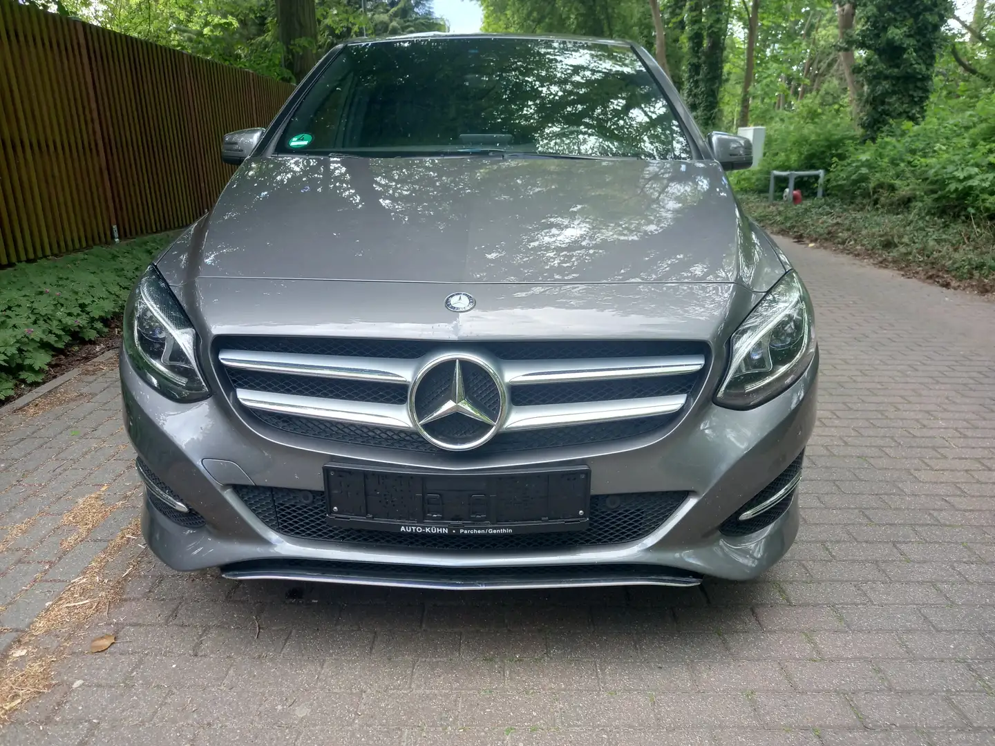 Mercedes-Benz B 200 Navi, Kamera, 6-Gang, Klima, LED, nur 56tkm Gris - 2