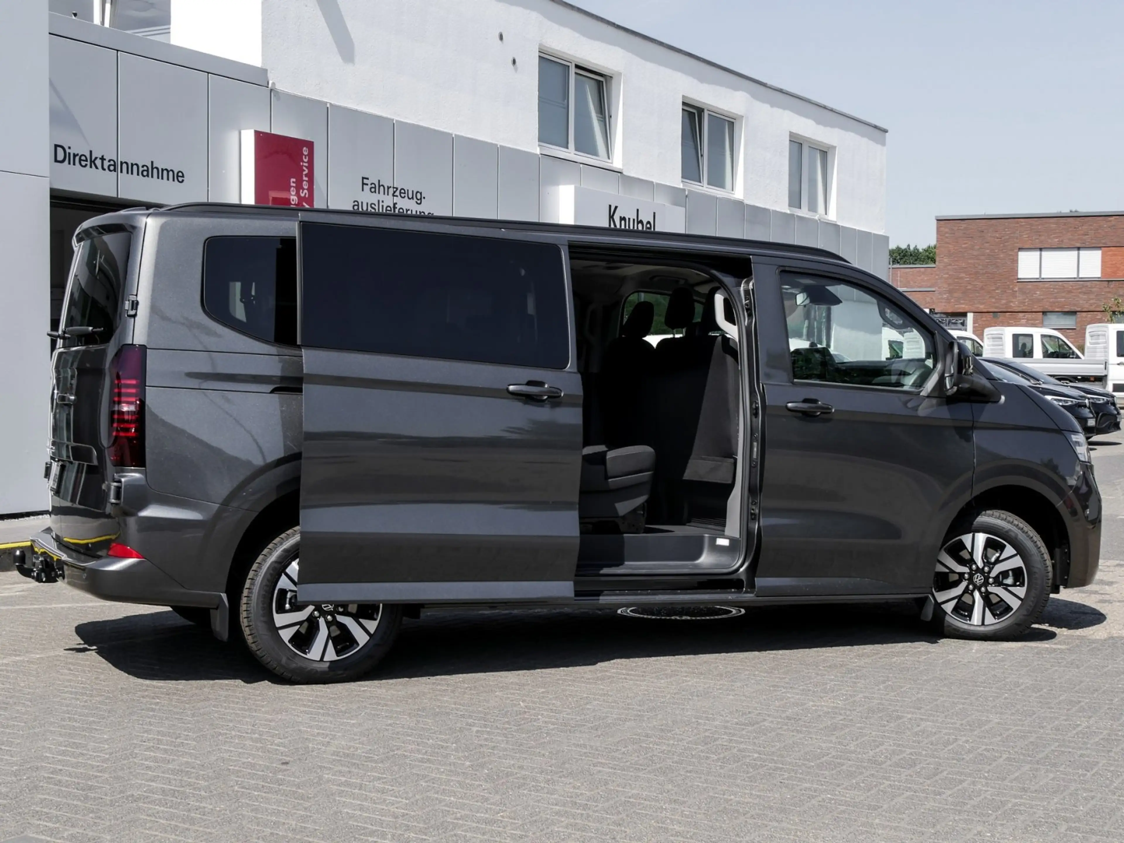 Volkswagen T7 Caravelle Life 2.0 TDI Autom. lang IQ.Light AHK AreaView ... — photo 14