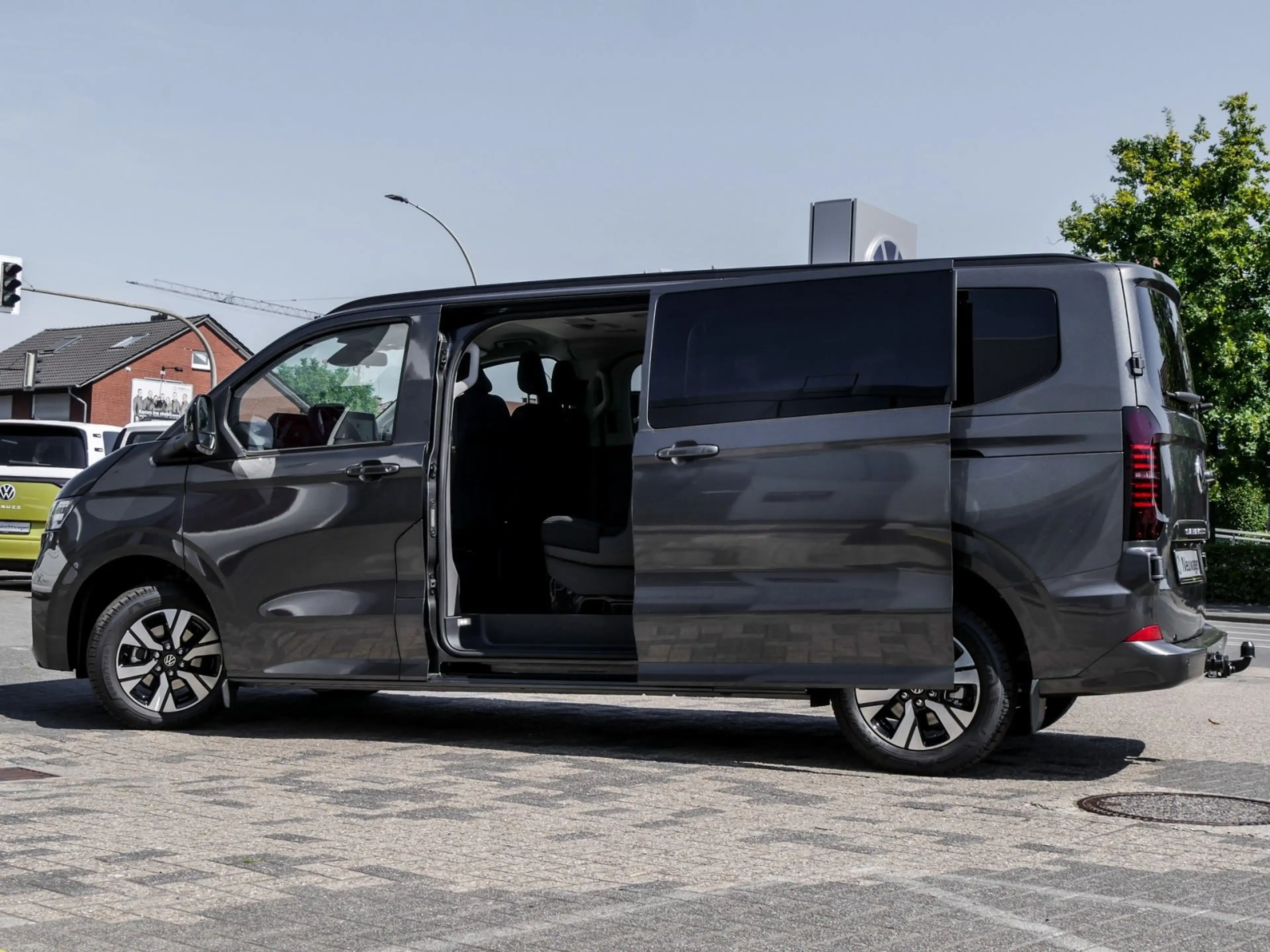 Volkswagen T7 Caravelle Life 2.0 TDI Autom. lang IQ.Light AHK AreaView ... — photo 15