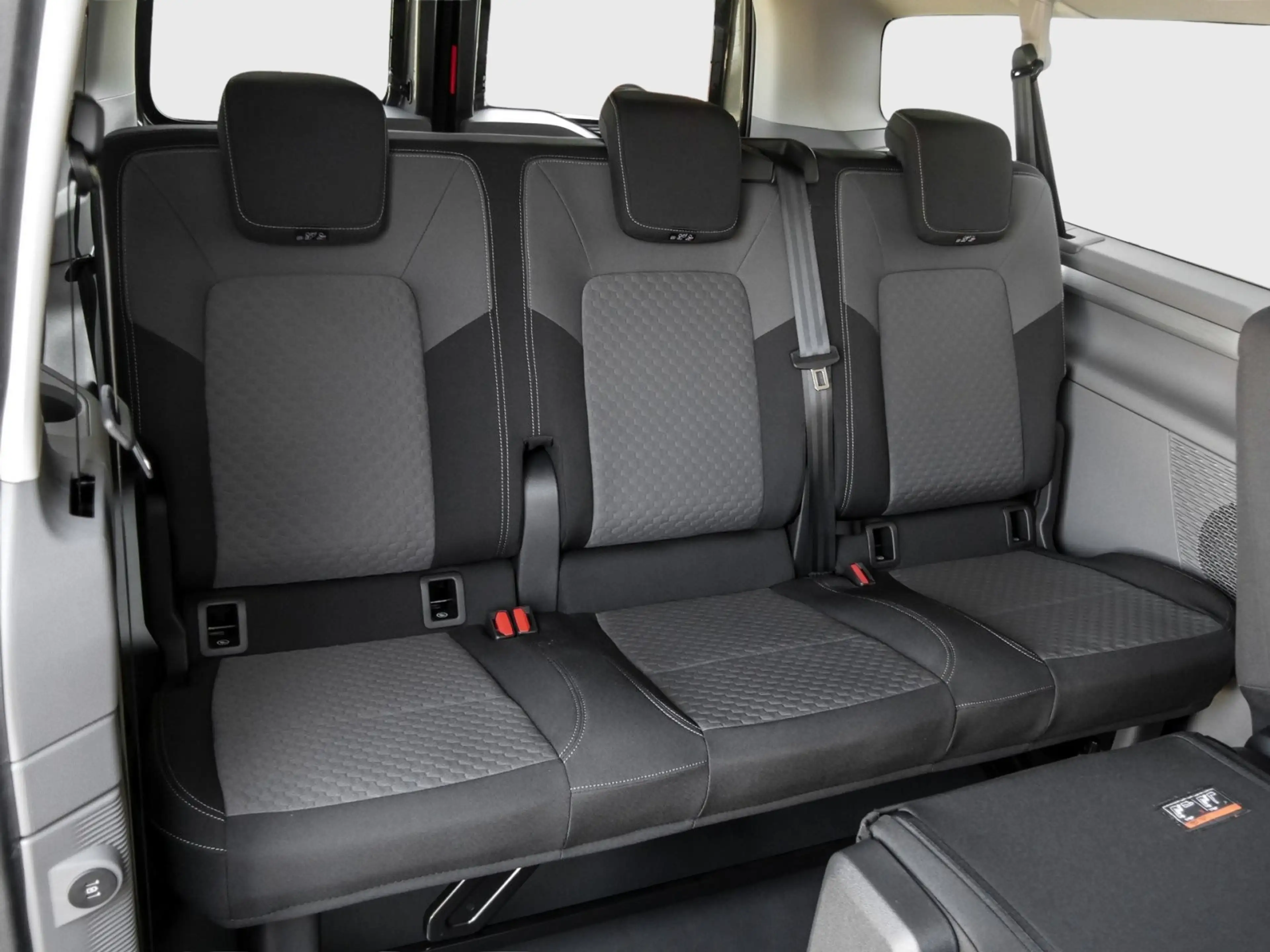 Volkswagen T7 Caravelle Life 2.0 TDI Autom. lang IQ.Light AHK AreaView ... — photo 4