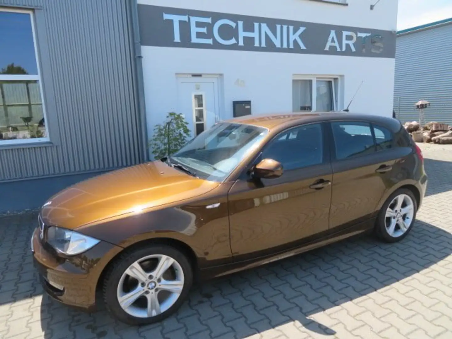 BMW 118 118d DPF BMW Edition Sport 119652km Marrón - 1