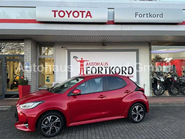Toyota Yaris 1.5 Automatik Style Selection LED, Navi, SZ