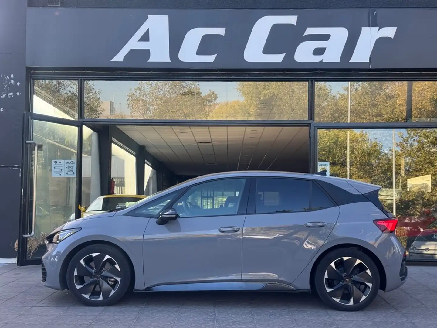 CUPRA Born 170kW (231 CV) 58kWh E-Boost Pack Gris - 1