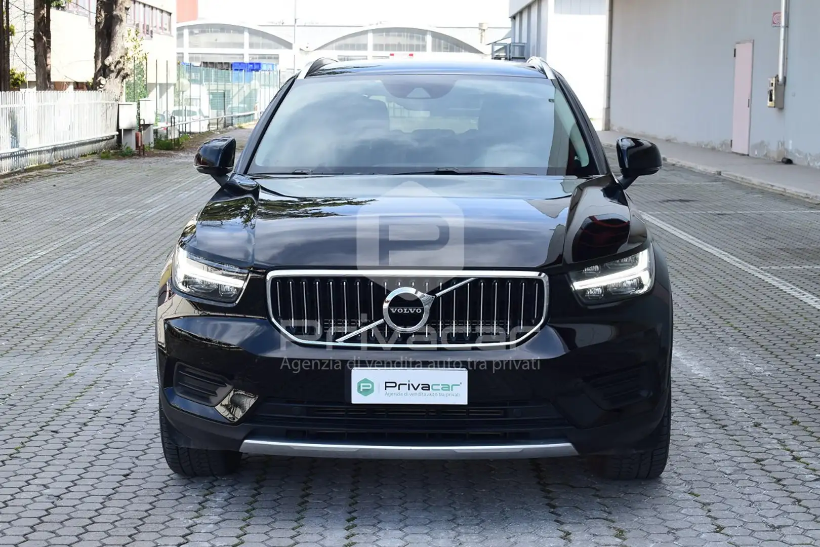 Volvo XC40 XC40 T5 Recharge Plug-in Hybrid Inscription Expres crna - 2