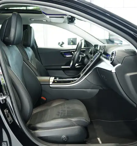 Mercedes-Benz C Class view 13