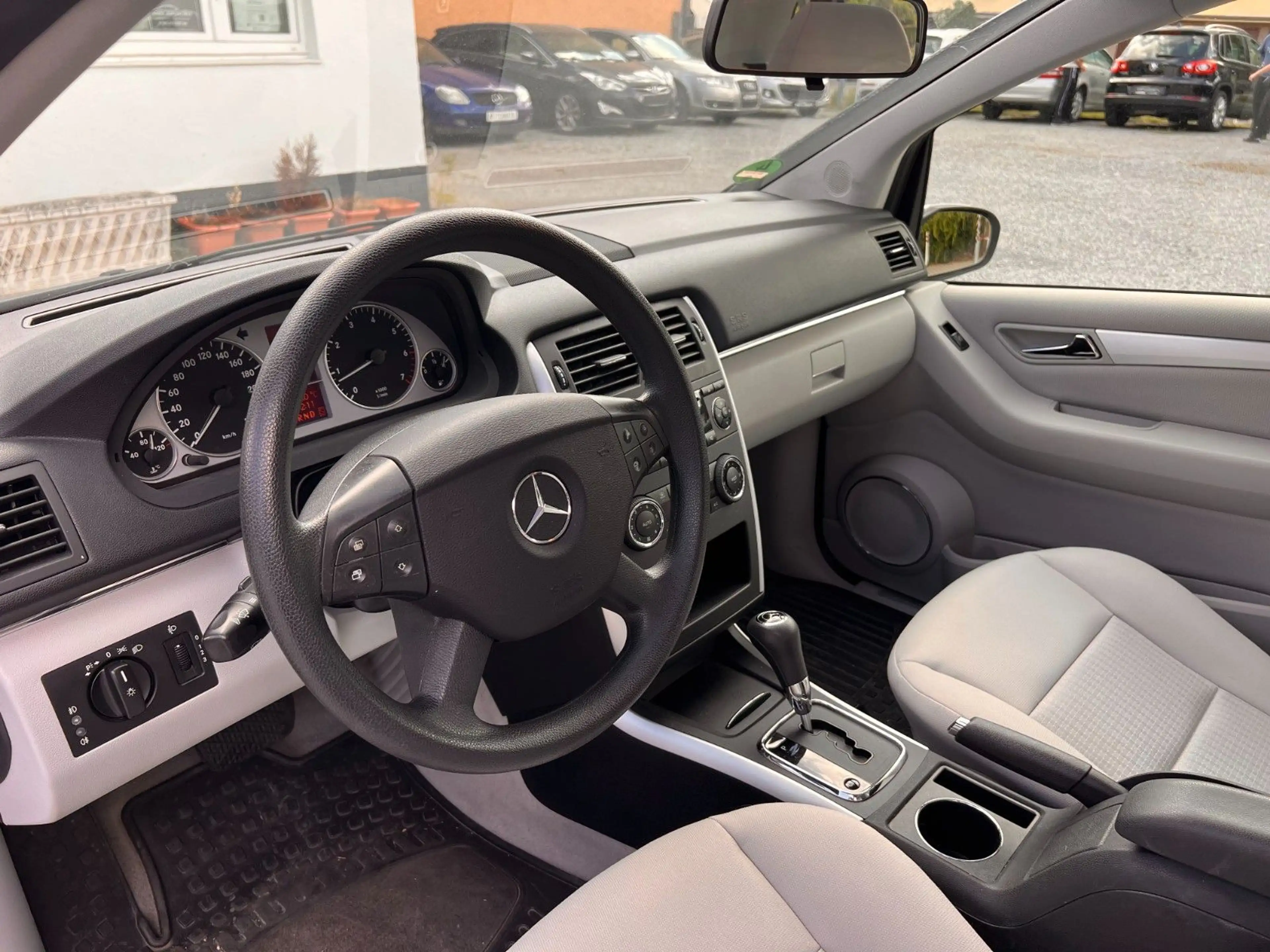 Mercedes-Benz B 170 PANO KLIMA SCHECKHEFT TOP TÜV 08.2028 — photo 8