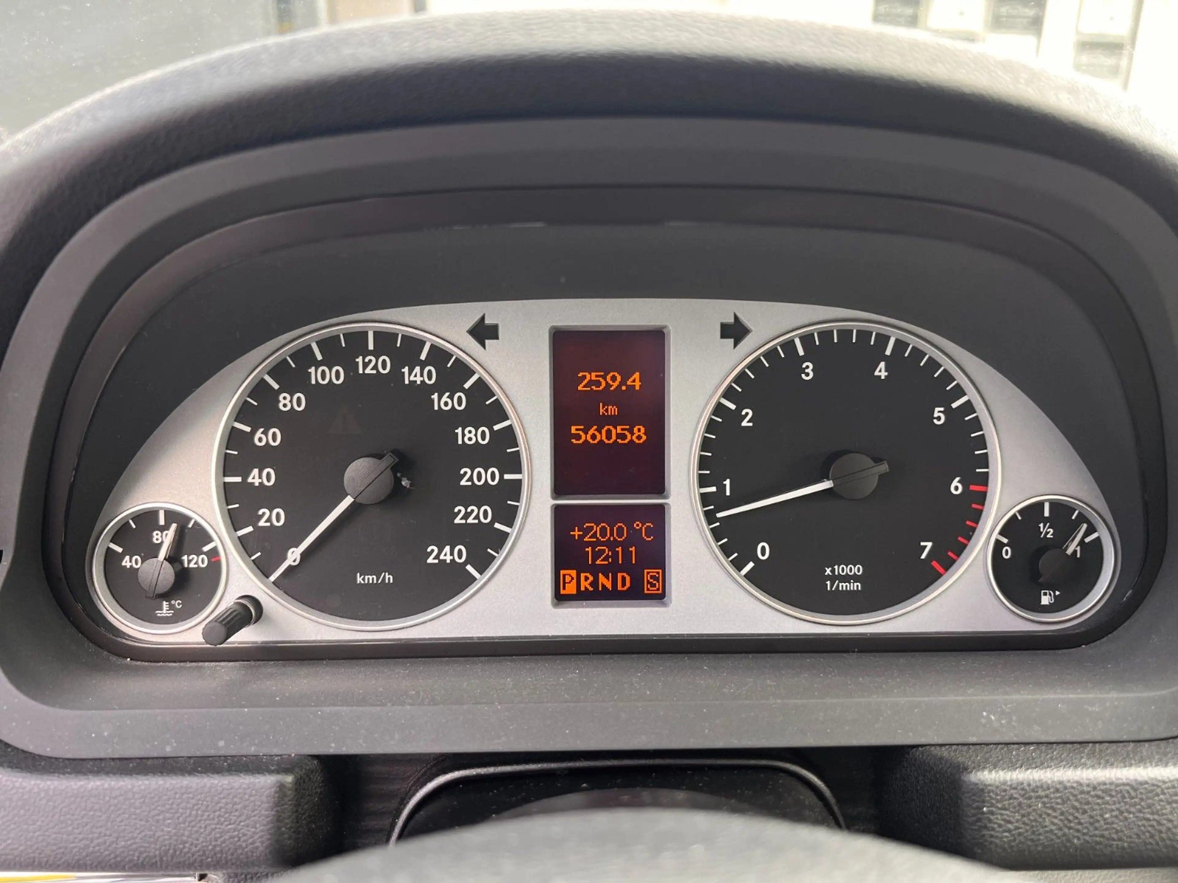 Mercedes-Benz B 170 PANO KLIMA SCHECKHEFT TOP TÜV 08.2028 — photo 10