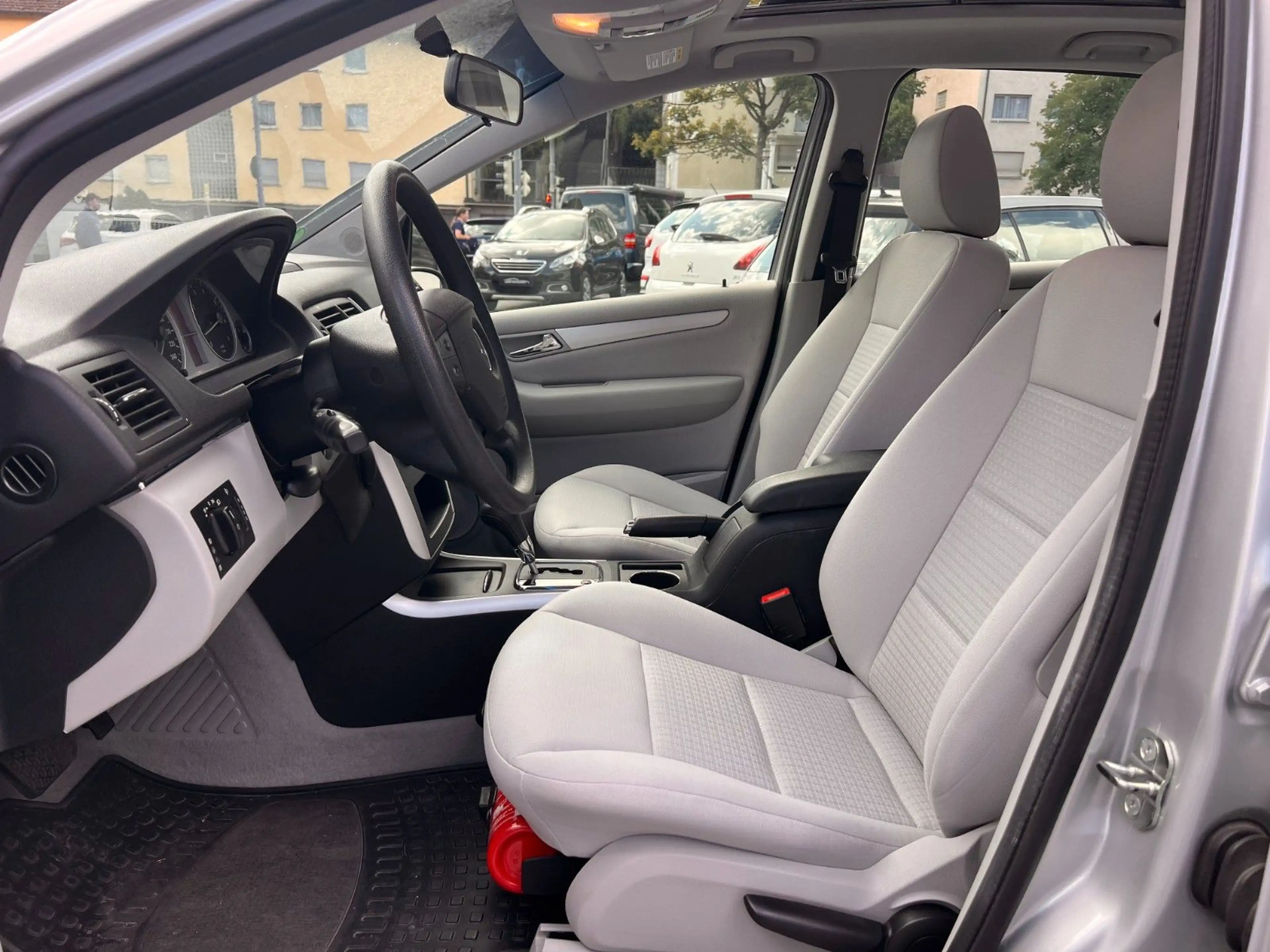 Mercedes-Benz B 170 PANO KLIMA SCHECKHEFT TOP TÜV 08.2028 — photo 14