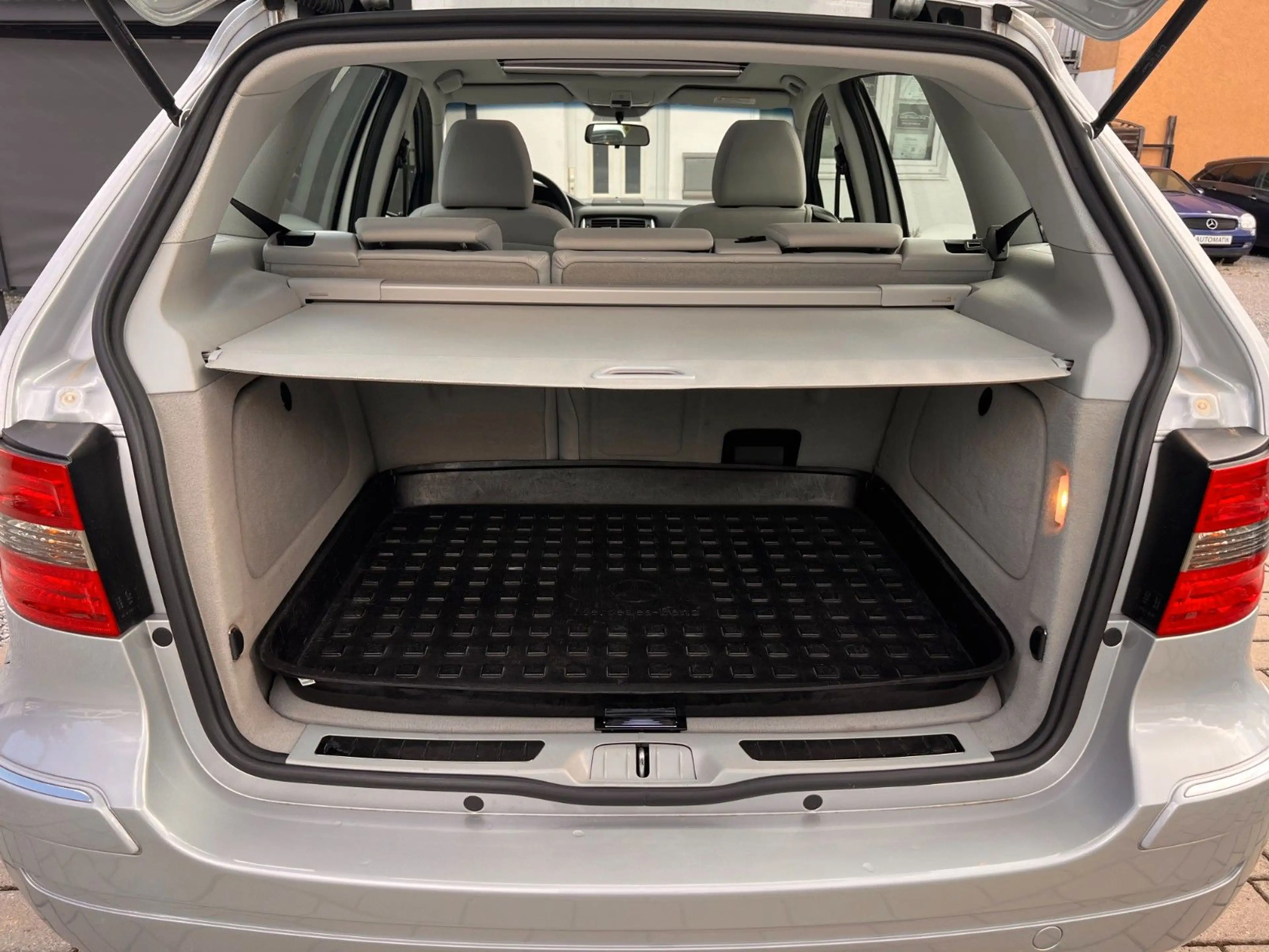 Mercedes-Benz B 170 PANO KLIMA SCHECKHEFT TOP TÜV 08.2028 — photo 20