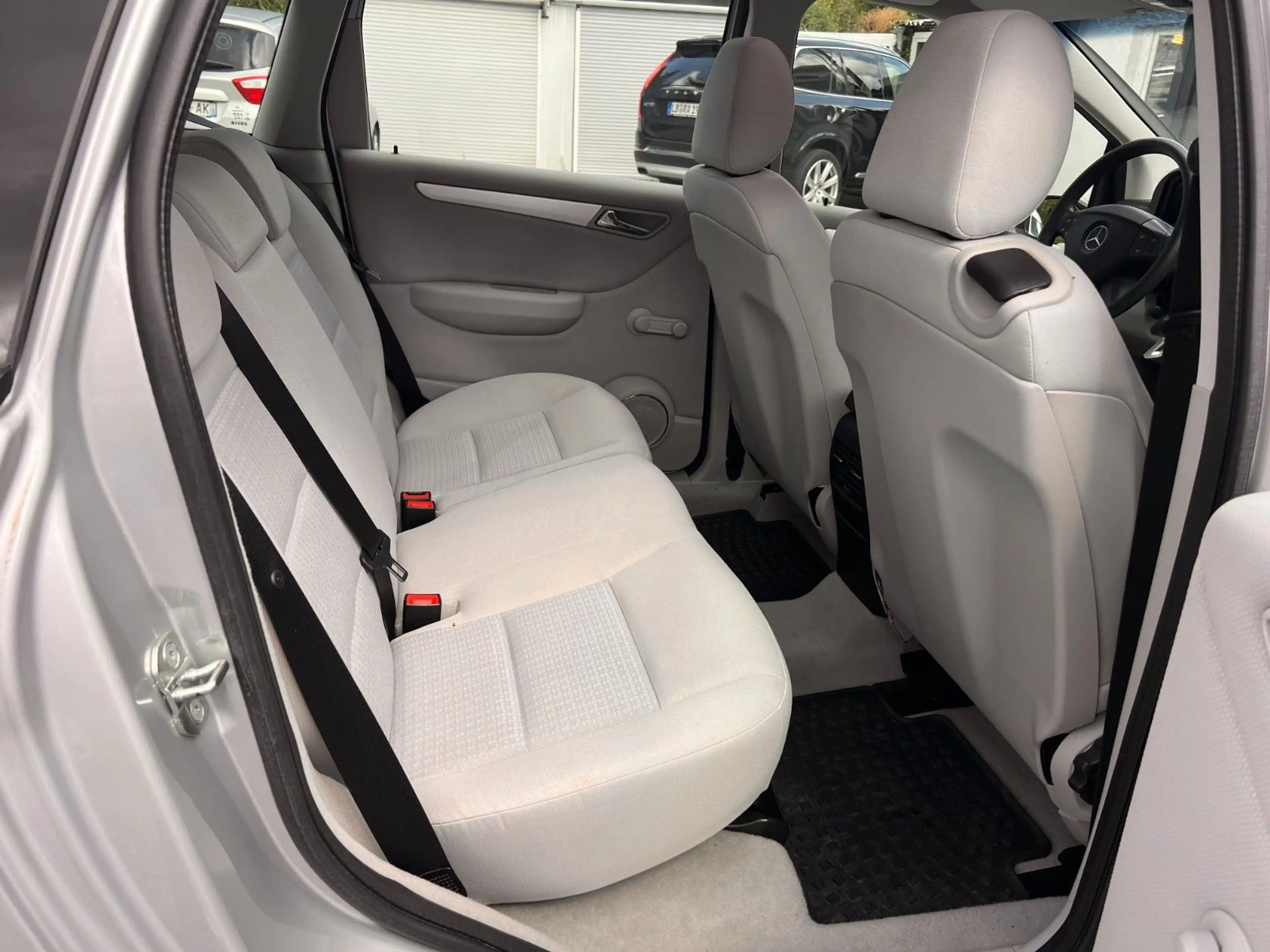Mercedes-Benz B 170 PANO KLIMA SCHECKHEFT TOP TÜV 08.2028 — photo 9