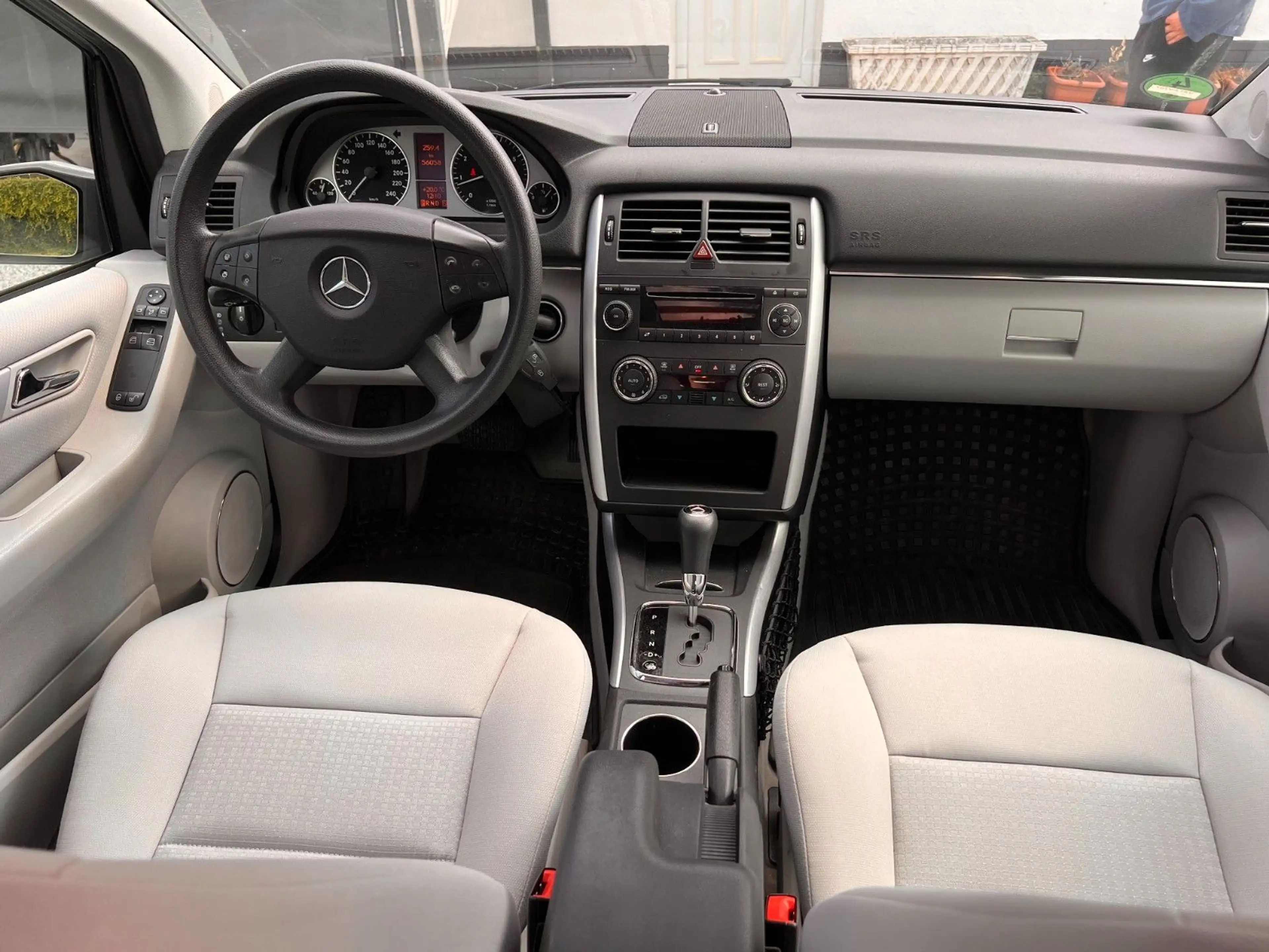 Mercedes-Benz B 170 PANO KLIMA SCHECKHEFT TOP TÜV 08.2028 — photo 7