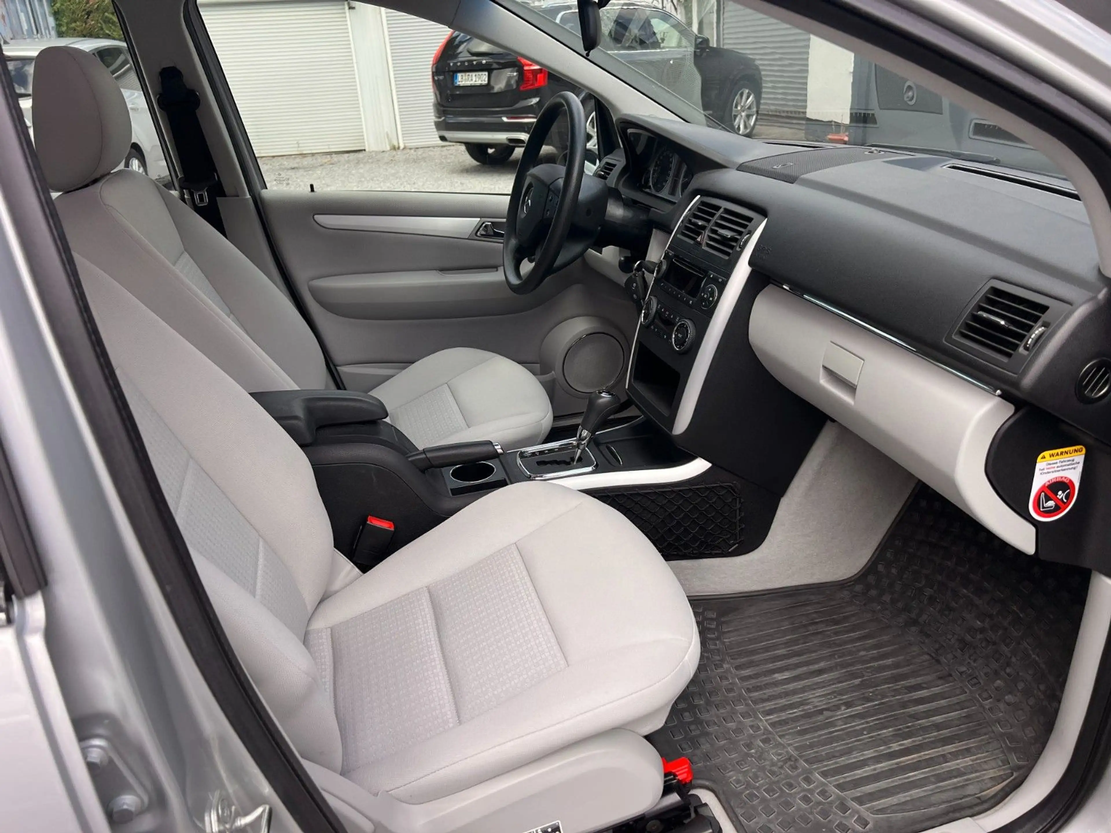 Mercedes-Benz B 170 PANO KLIMA SCHECKHEFT TOP TÜV 08.2028 — photo 13