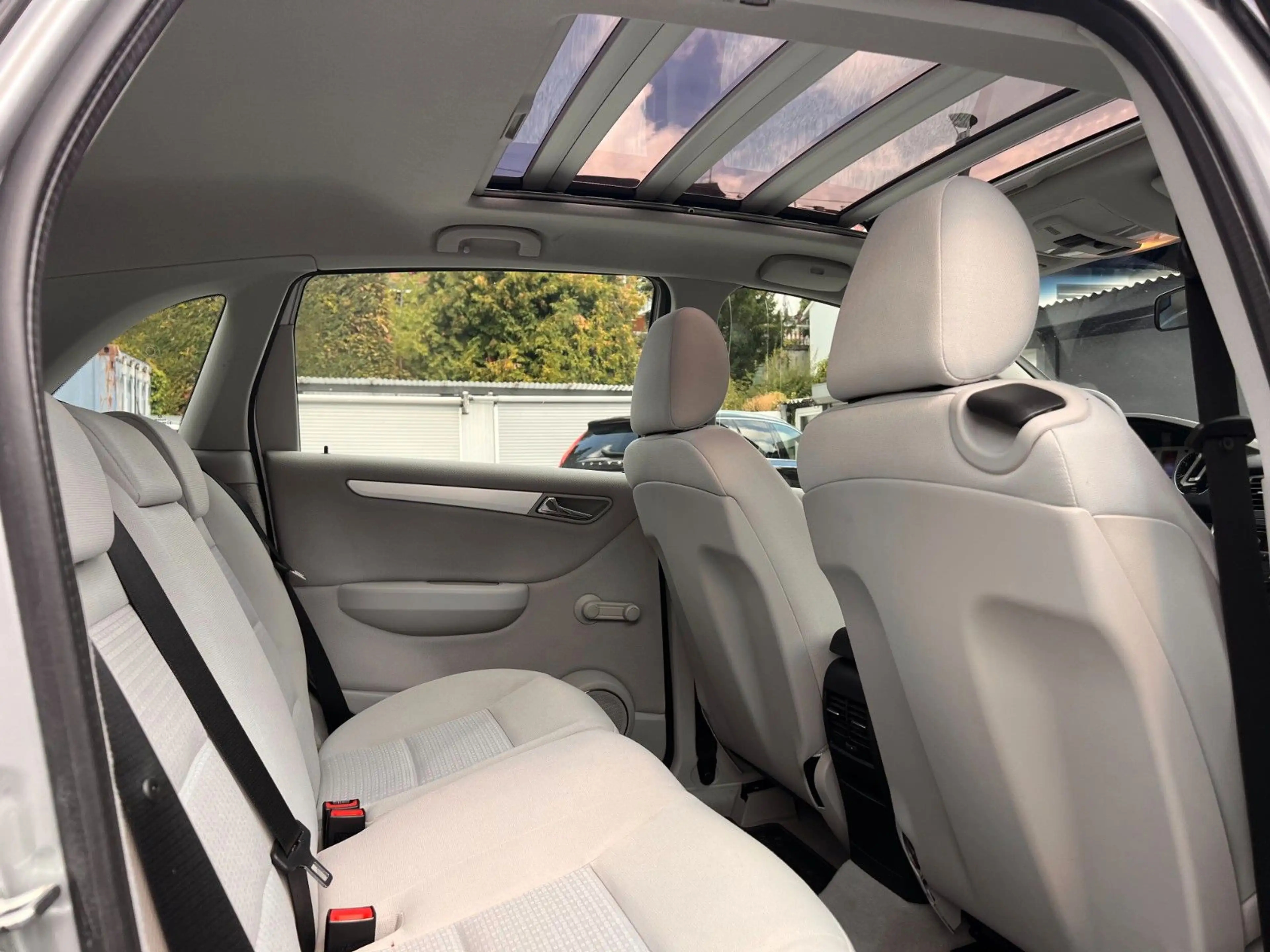 Mercedes-Benz B 170 PANO KLIMA SCHECKHEFT TOP TÜV 08.2028 — photo 5