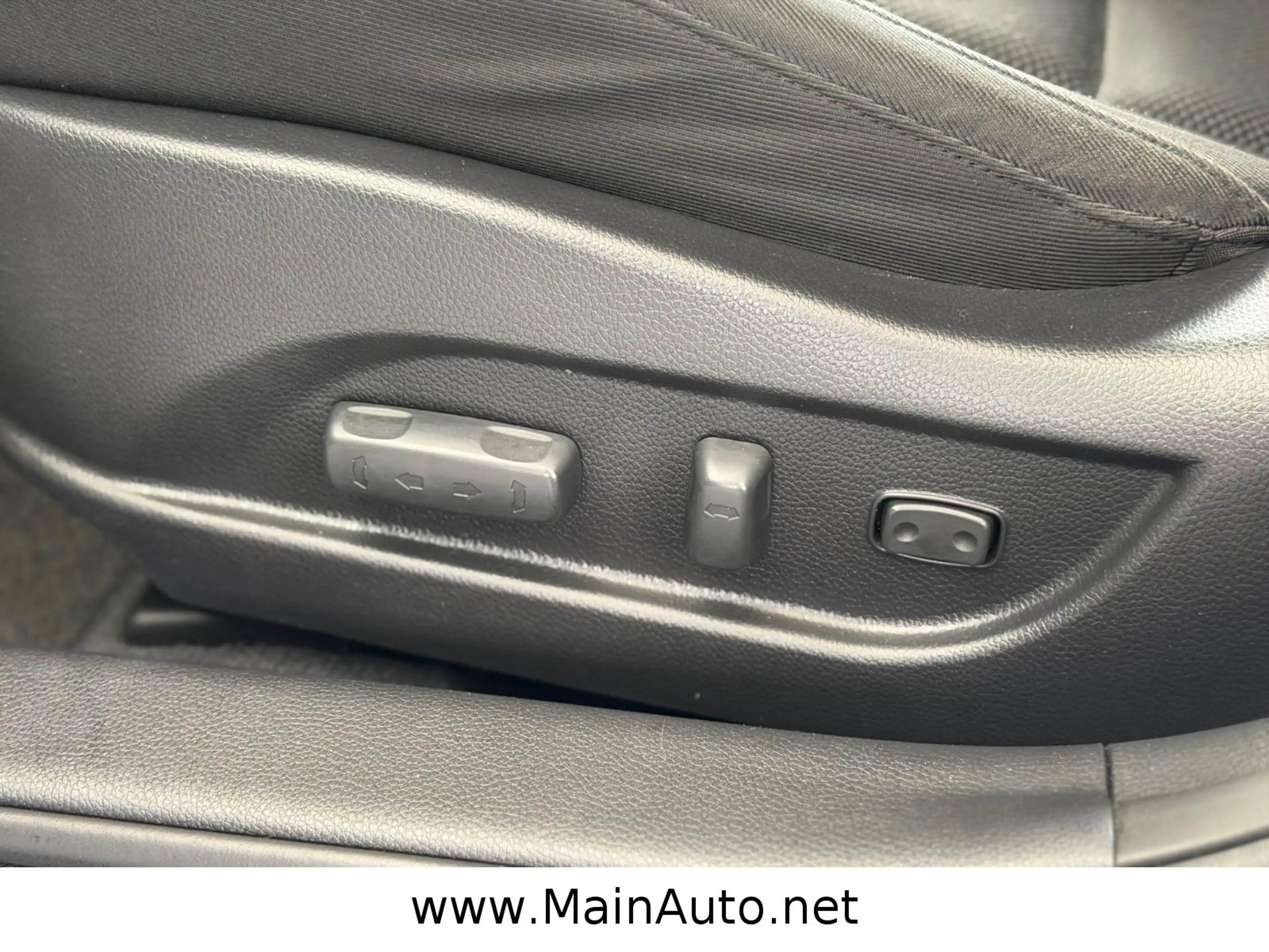 Hyundai i40 cw Comfort 1.Hand/2xPDC/SitzHeiz/81000KM — photo 15