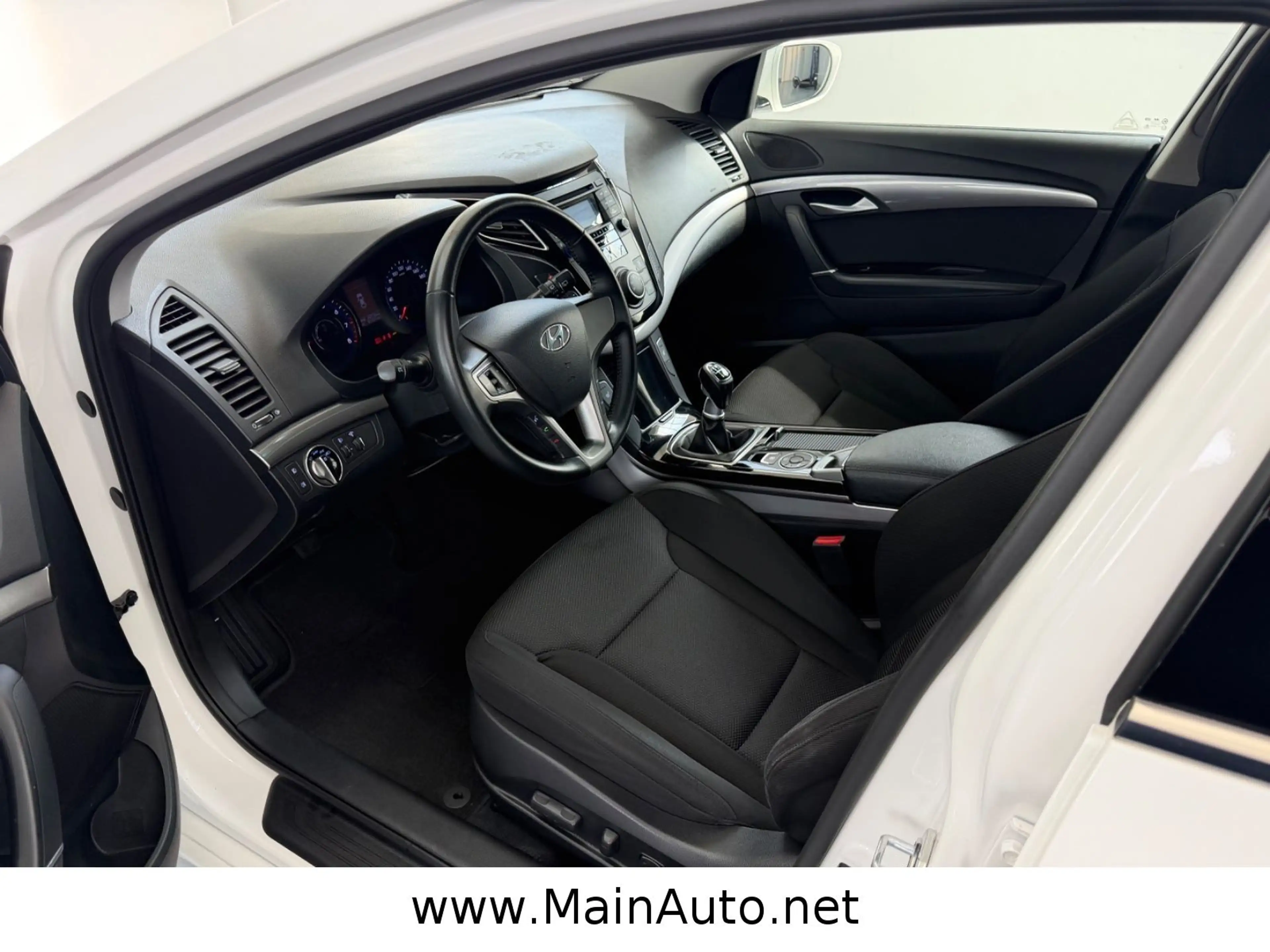 Hyundai i40 cw Comfort 1.Hand/2xPDC/SitzHeiz/81000KM — photo 10