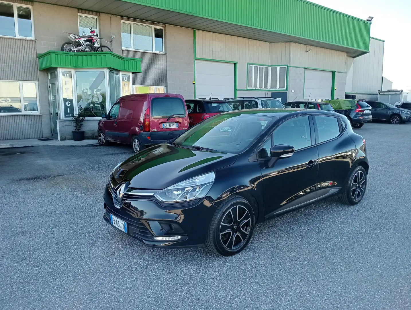 Renault Clio 0.9 tce 12V 90cv 5p. OK NEOPATENTATI Zwart - 1