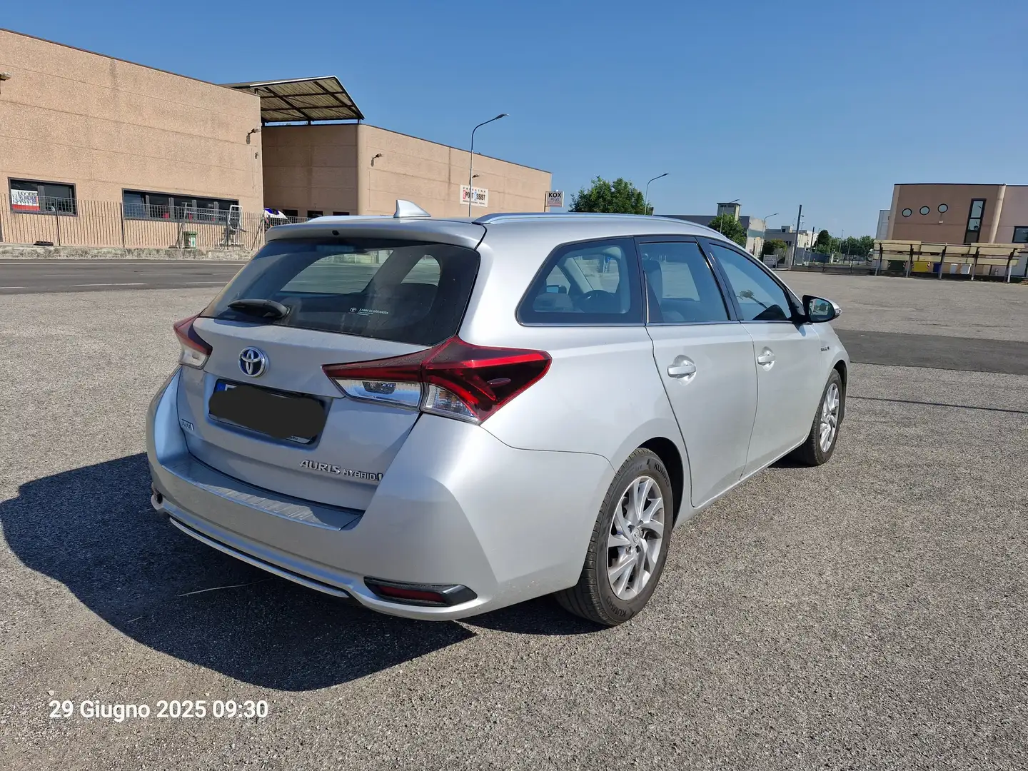 Toyota Auris Auris Touring Sport 1.8 hybrid + GPL Zilver - 2