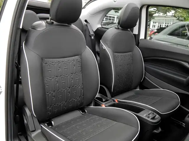 Fiat 500E view 6