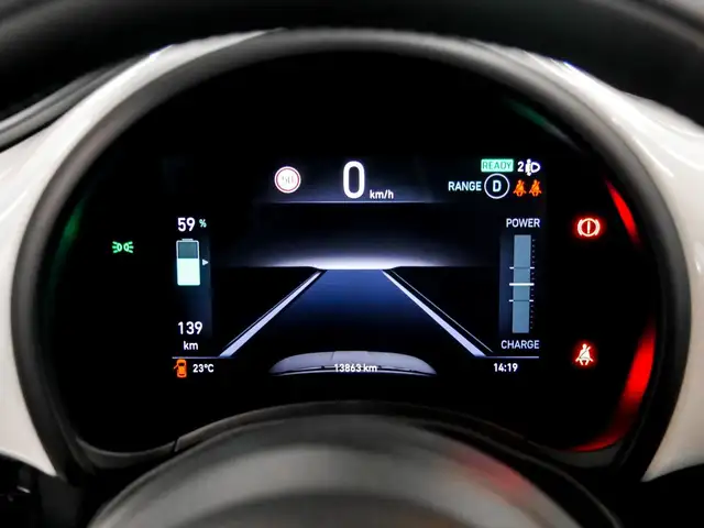 Fiat 500E view 9