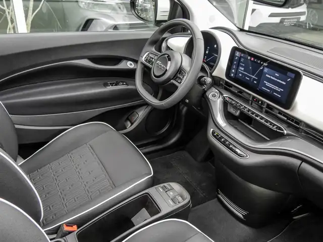 Fiat 500E view 3
