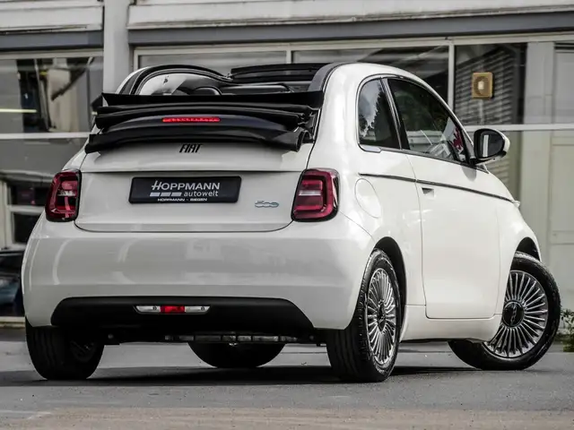 Fiat 500E view 2
