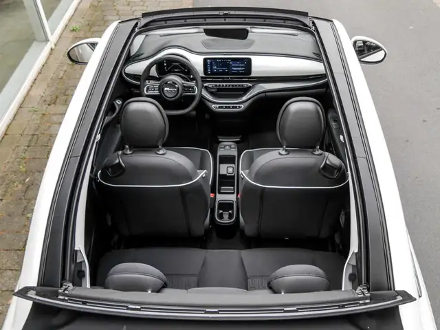Fiat 500E view 13