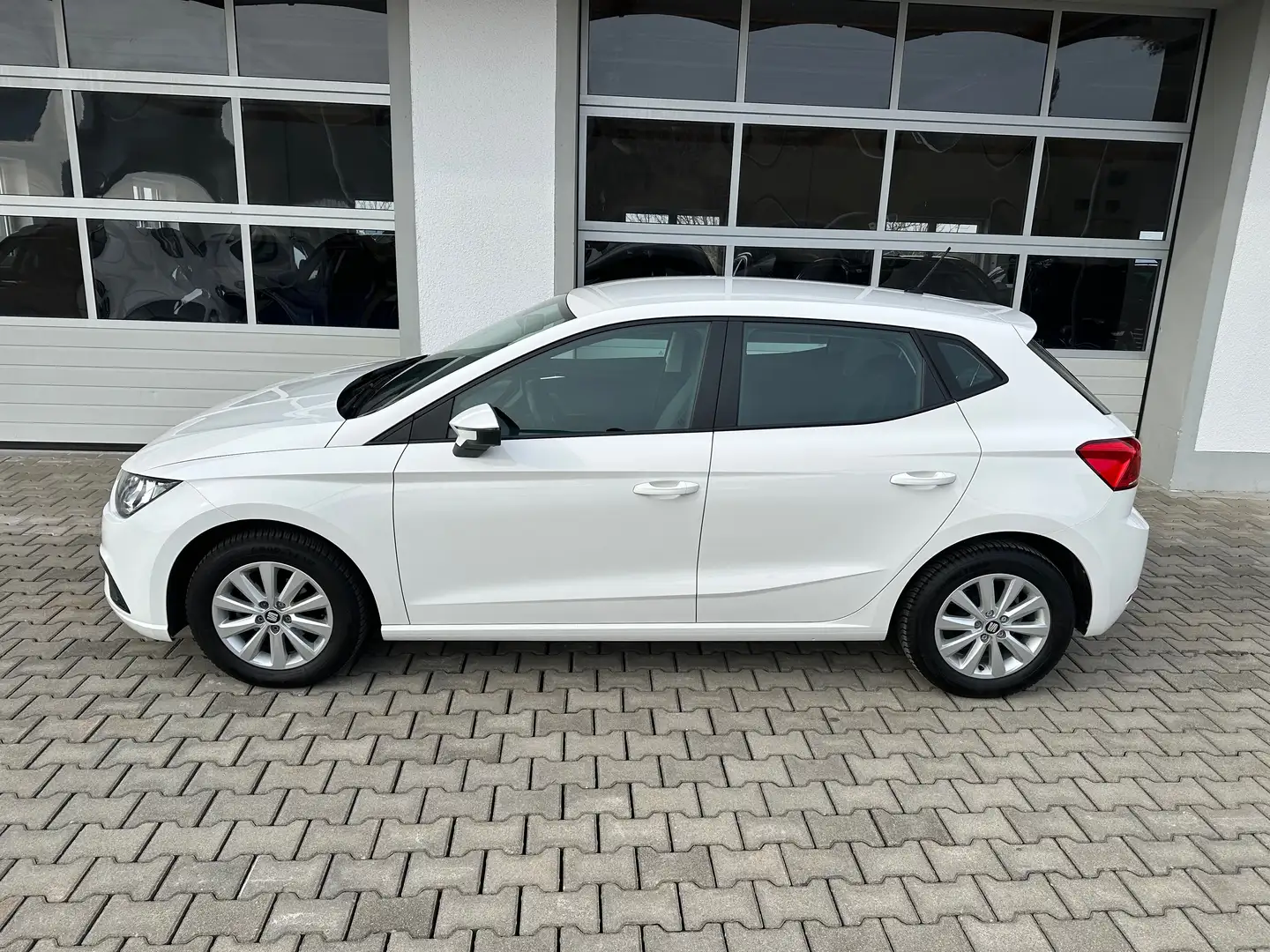 SEAT Ibiza Style 1,0 MPI Style **APP*TEMPOMAT*VIRTUAL** Weiß - 2