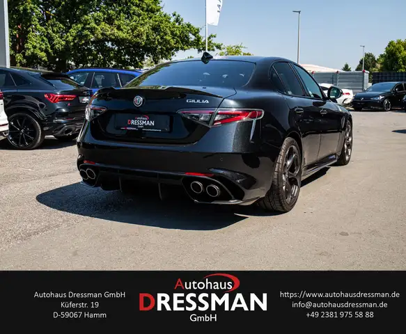 Alfa Romeo Giulia view 4