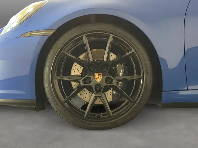 Porsche 911 view 9