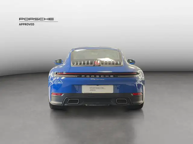 Porsche 911 view 4
