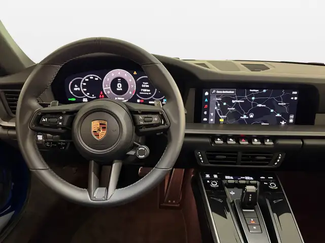 Porsche 911 view 11