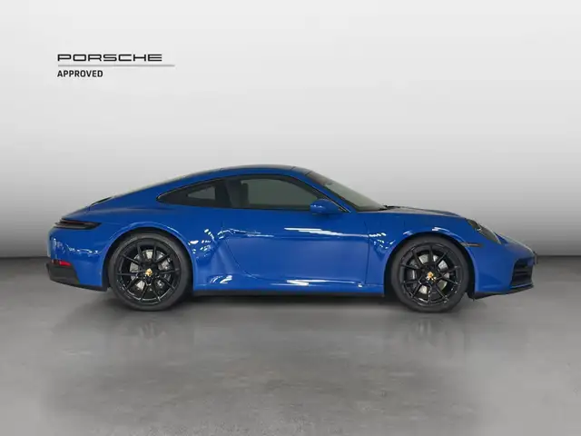 Porsche 911 view 6
